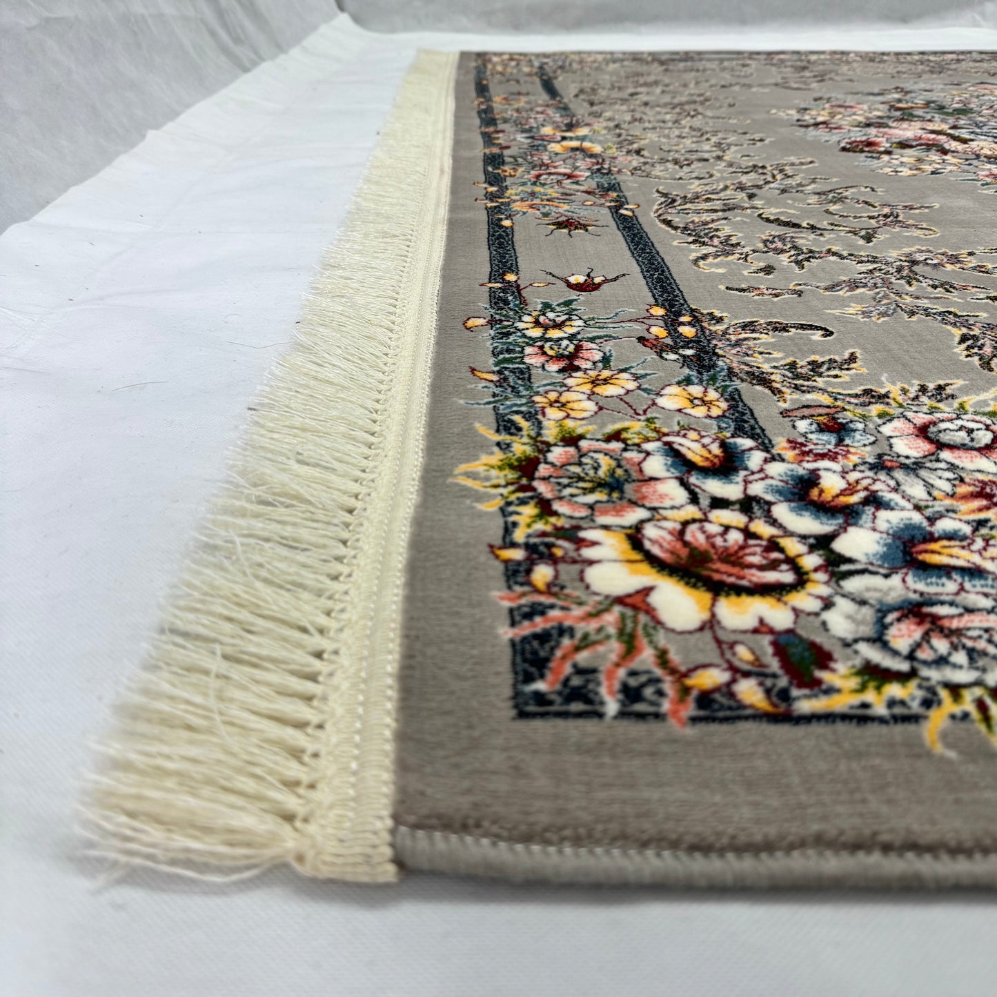 Elegant Gray Persian Rug 7 ft x 10 ft - 1000 Reeds - Farsh Nagin Chaman - Floral Medallion Design for Luxurious Homes