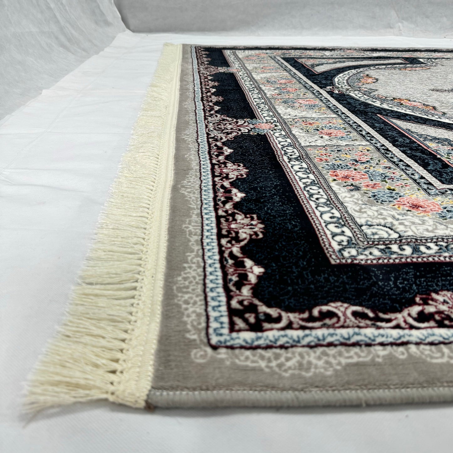 Elegant Gray Persian Rug 7 ft x 10 ft - 1000 Reeds - Farsh Nagin Chaman Collection - Sophisticated Medallion Design