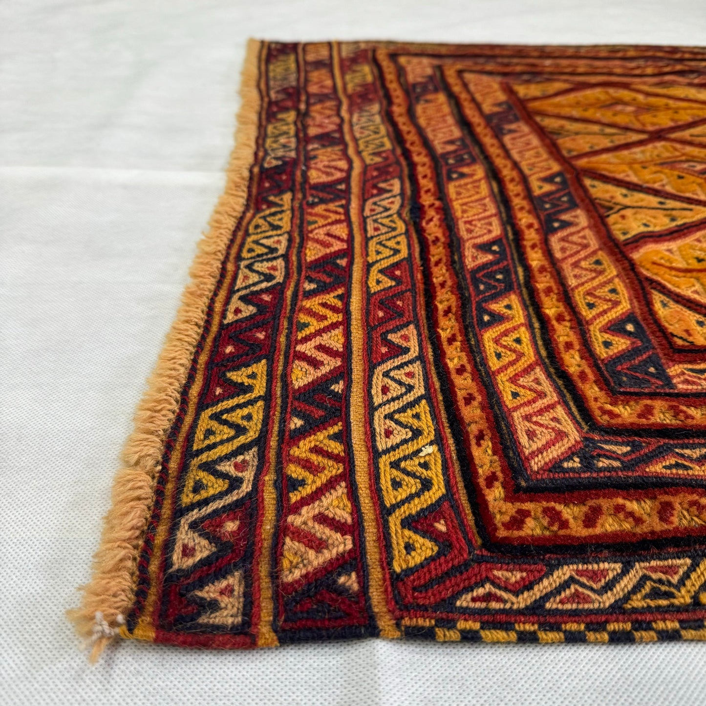 Handmade Rug with Yellow and Red Diamond Pattern – 2.5 ft x 5 ft