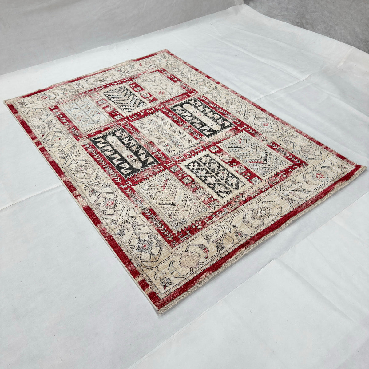 Oushak Heritage Turkish Acrylic Rug – Red & Ivory Patchwork Design, 5 x 8 ft