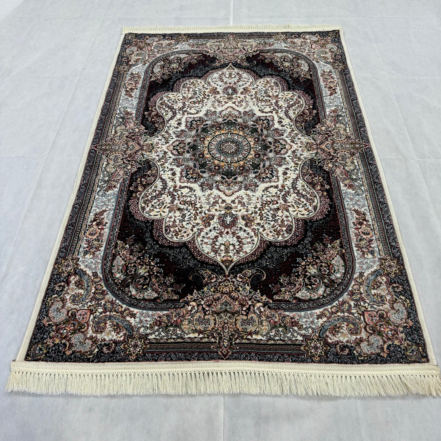 Luxurious Persian Rug 4ft x 6ft - Farsh Nagin Chaman Design in Ivory & Black - 1000 Reeds Acrylic Rug