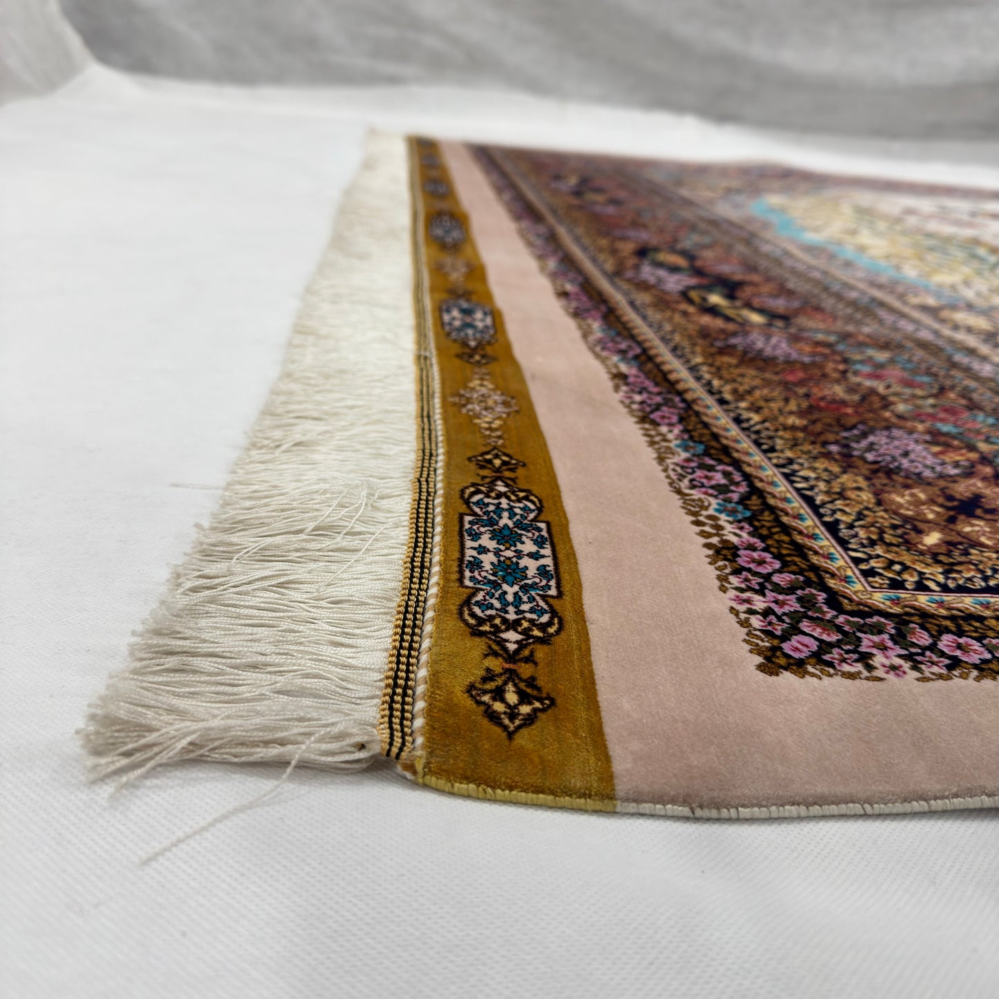Persian Shekargh Ivory Silk Rug 7 ft x 10 ft | Pure Silk Abresham 1600 Reed