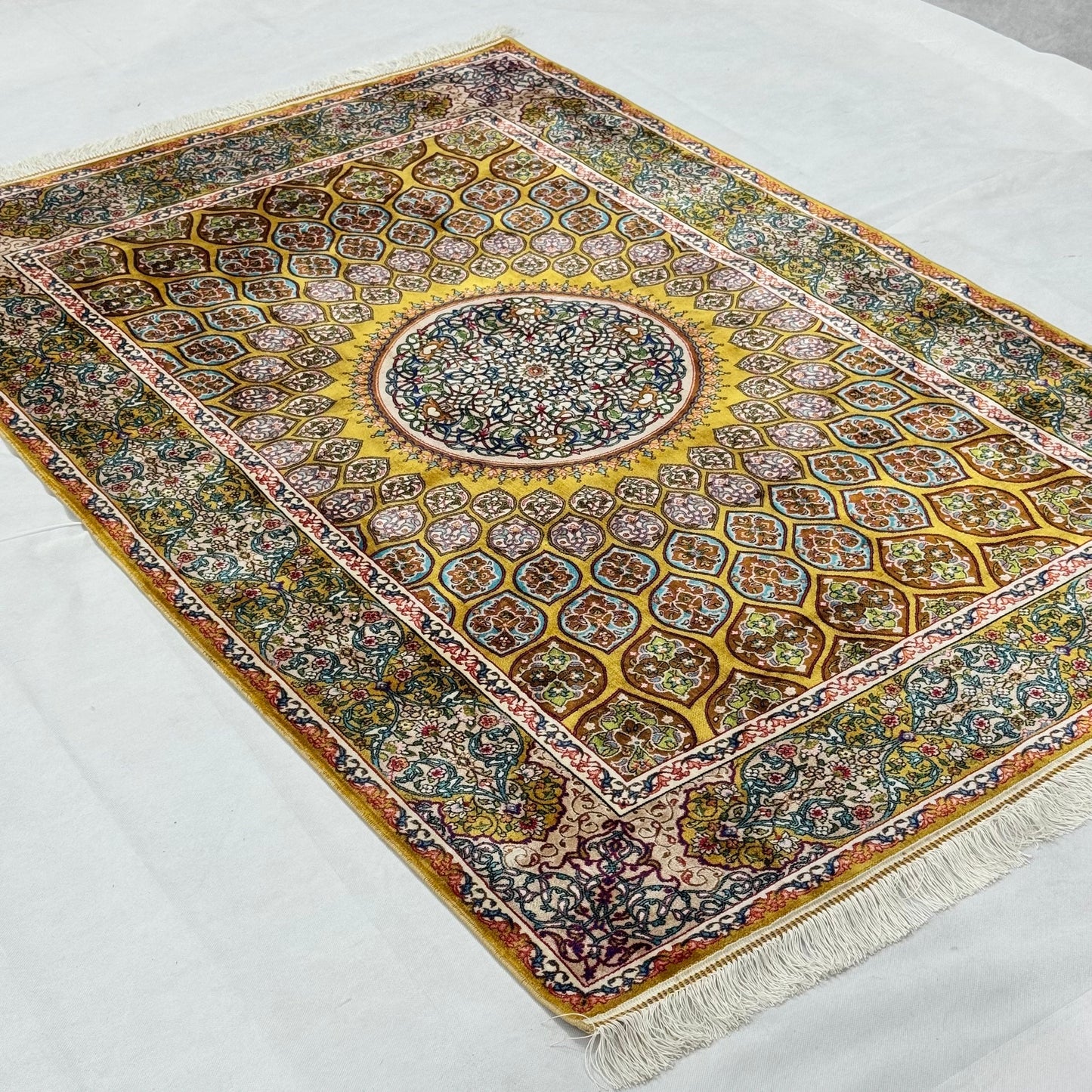Persian Silk Isfahan Medallion Rug 4 ft x 6 ft | Pure Silk Abresham