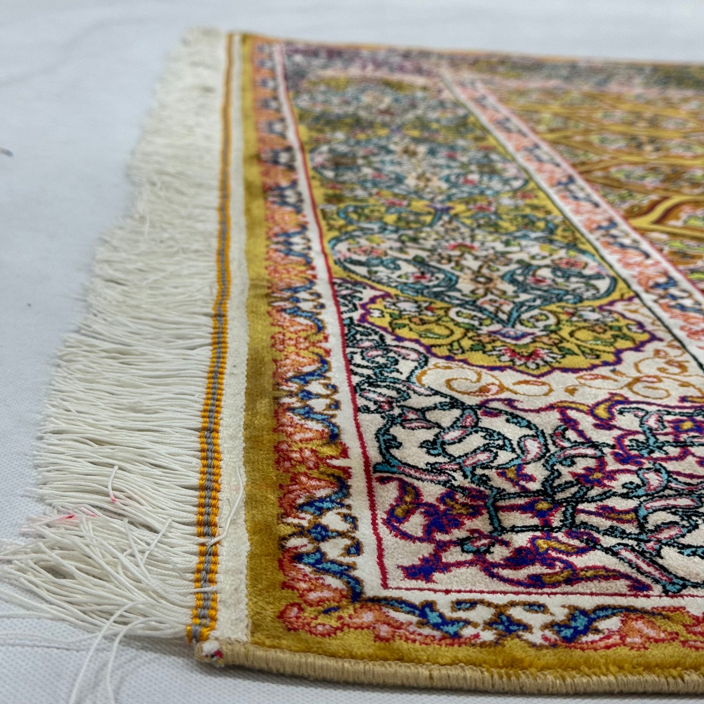Persian Silk Isfahan Medallion Rug 4 ft x 6 ft | Pure Silk Abresham